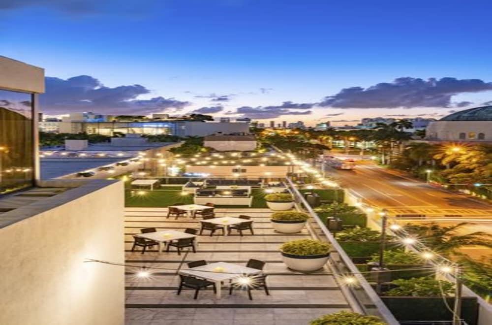 Gale South Beach, Curio Collection By Hilton Resort 3*